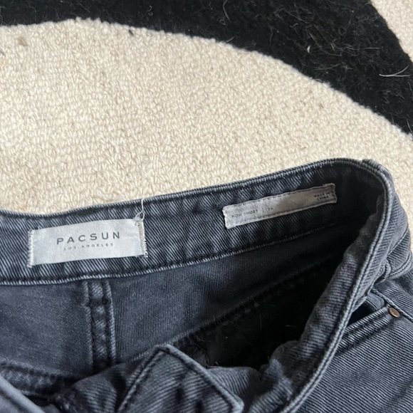 Pacsun Black denim shorts - Picture 2 of 3